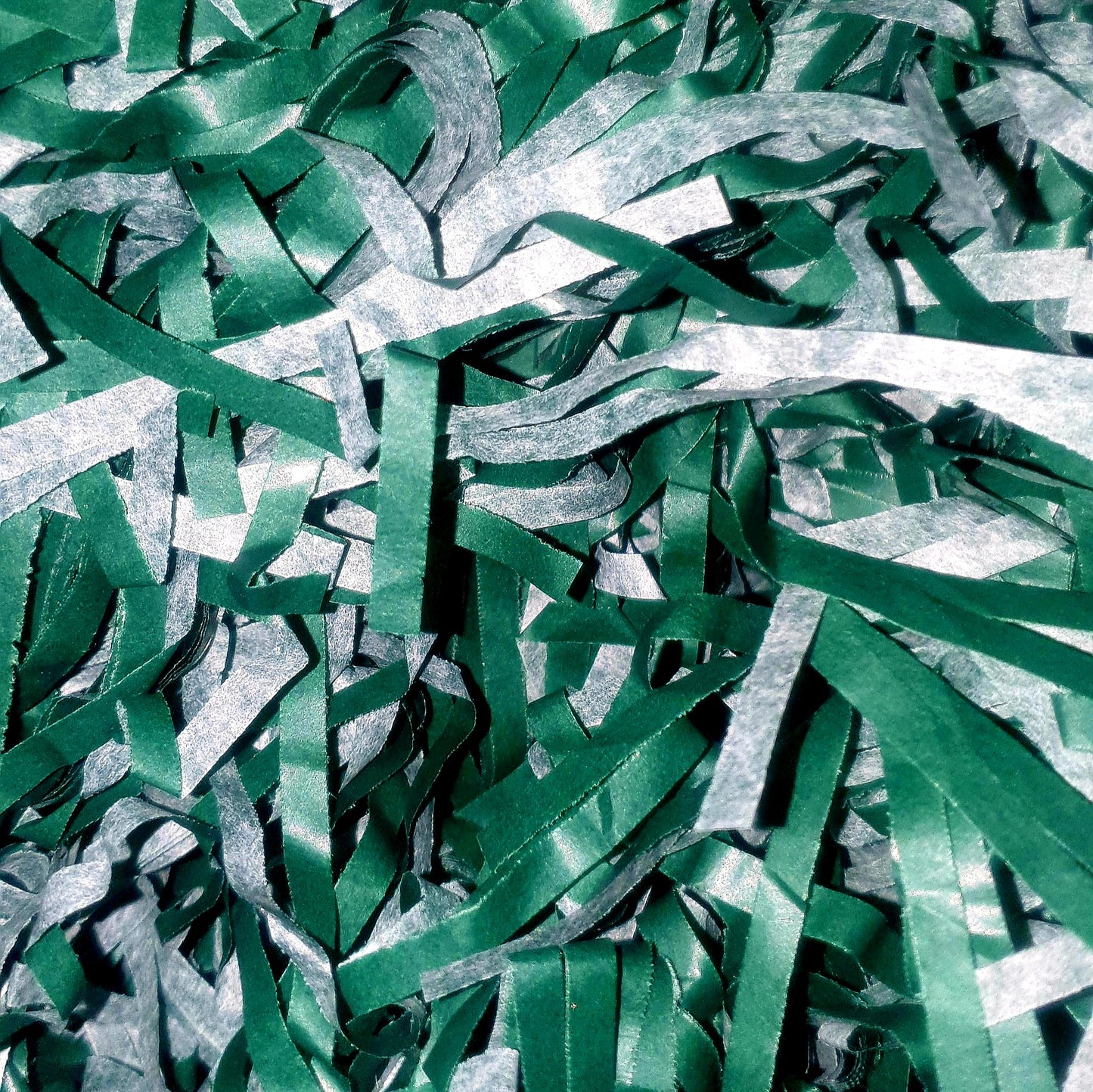 Shredded Tissue 50 Gram Packet Dark Green